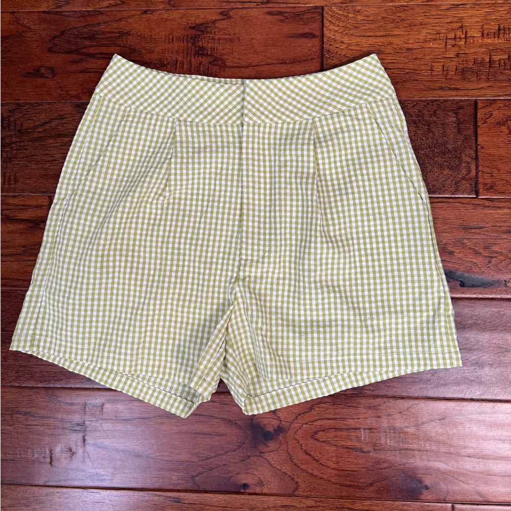High waisted checkered shorts